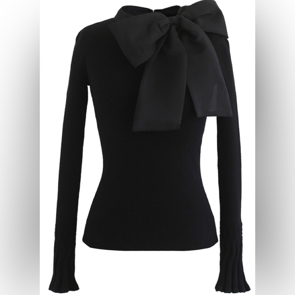 Woman Sweater with Bow